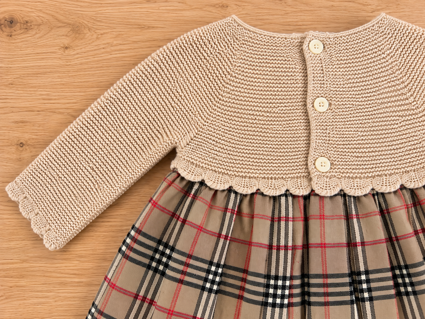 Vestido bebé de punto y cuadros beige