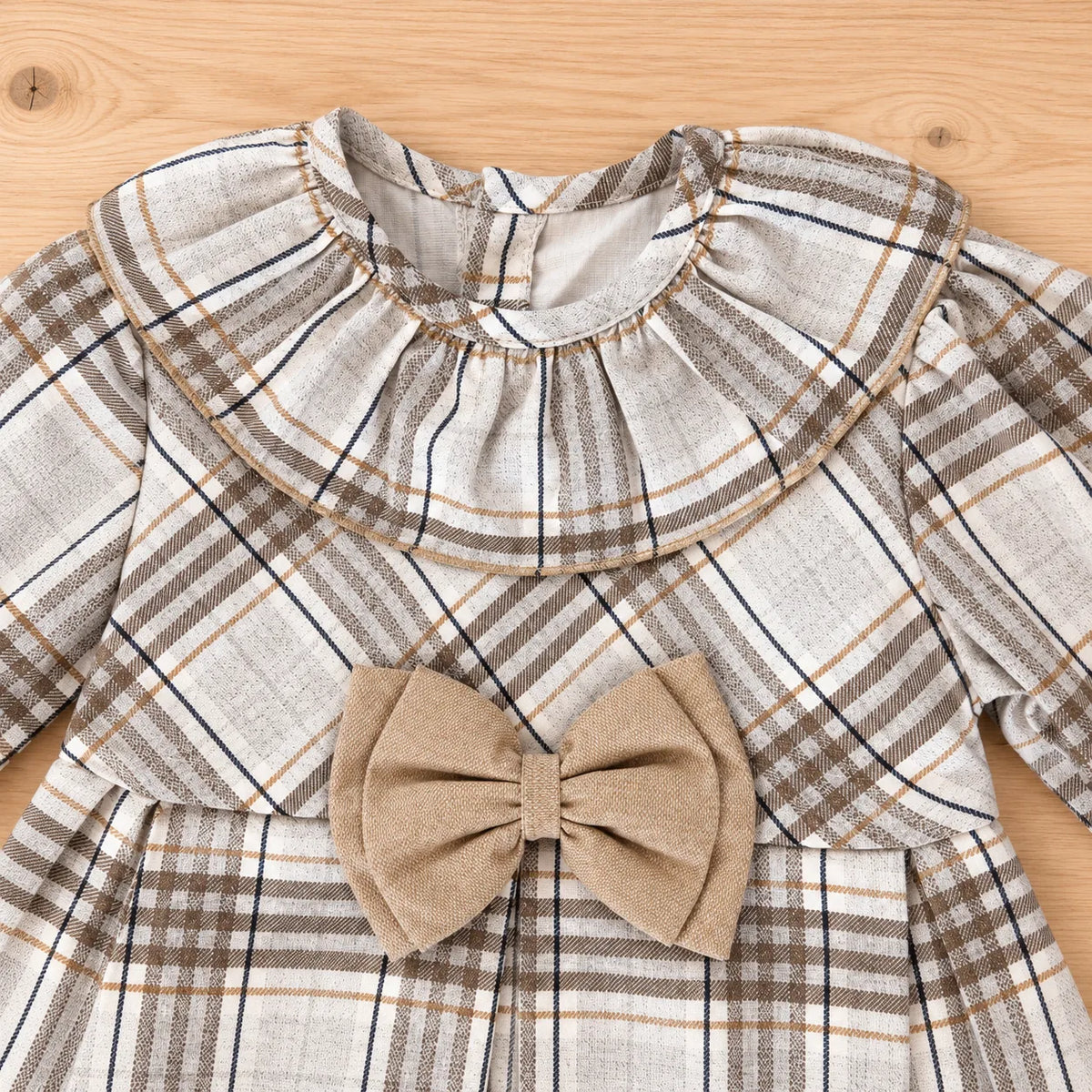 Vestido de cuadros con lazo beige