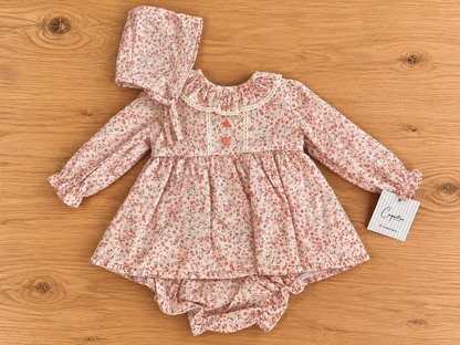 Conjunto bebé floral rosa con capota