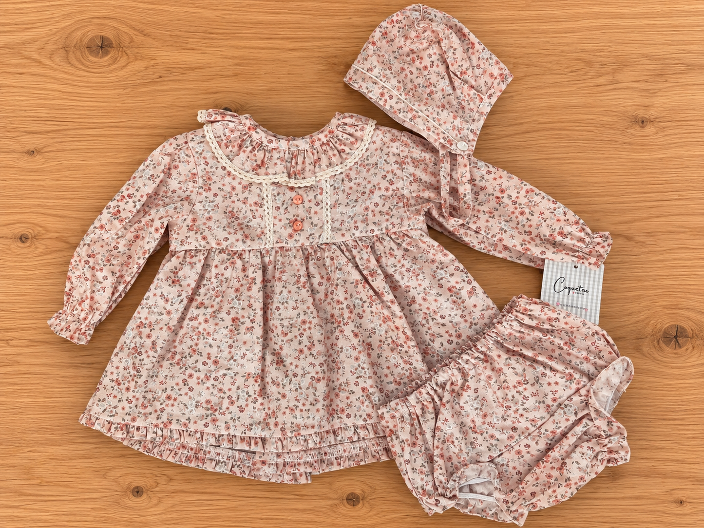 Conjunto bebé floral rosa con capota